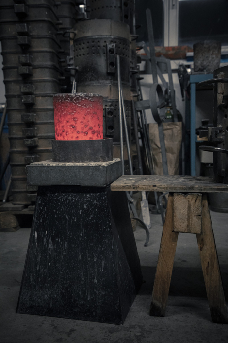 Glühend kühlt der Tiegel ab