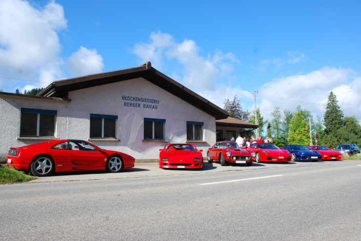 Der Ferrari owners club Switzerland giesst selbst eine Glocke