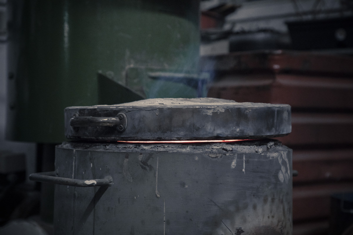 Die Bronze wird aufgeheizt