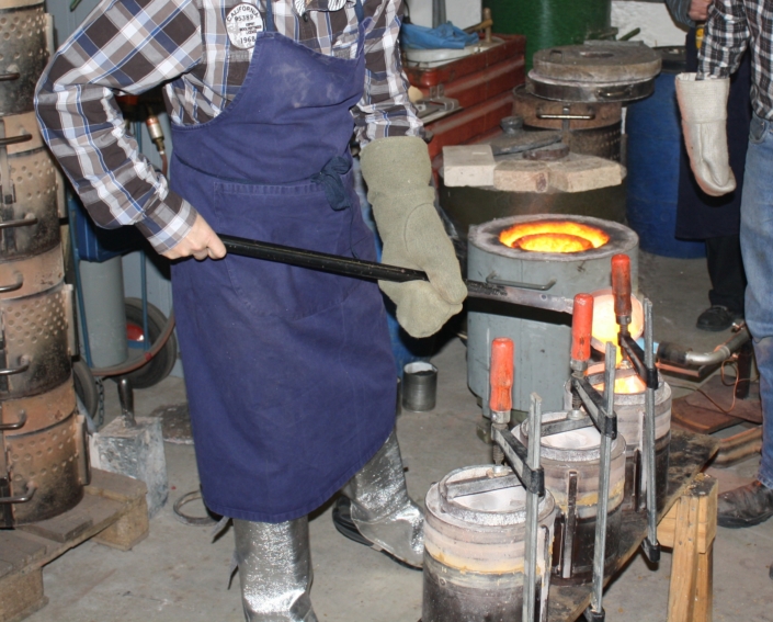 Die Glocke wird selbst gegossen